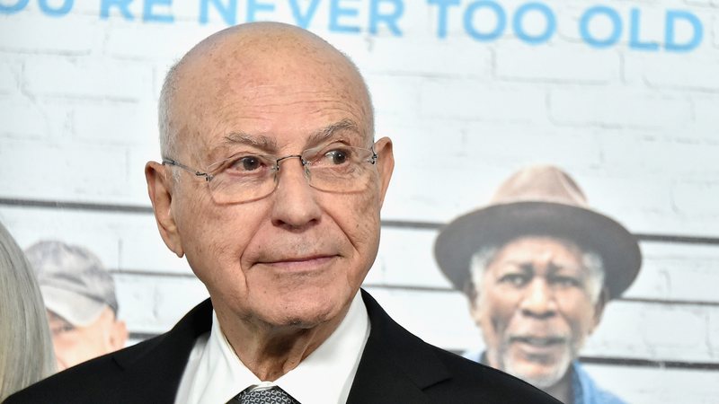 Alan Arkin faleceu aos 89 anos e deixou três filhos, também atores - Foto: Getty Images