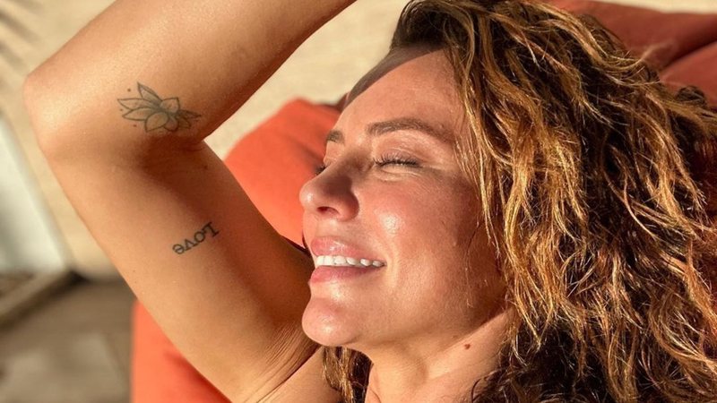 Paolla Oliveira se exibe ao tomar sol de maiô - Reprodução/Instagram