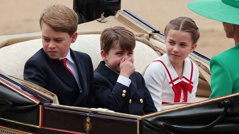 Príncipe George, príncipe Louis e princesa Charlotte durante o Trooping The Colour - Foto: Getty Images