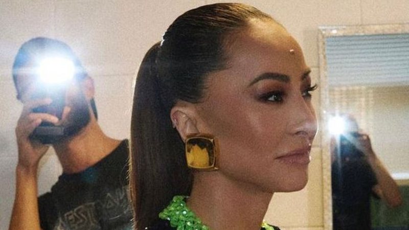 Sabrina Sato esbanjou elegância em look preto e verde - Reprodução: Instagram/Foto: Dani Aguiar