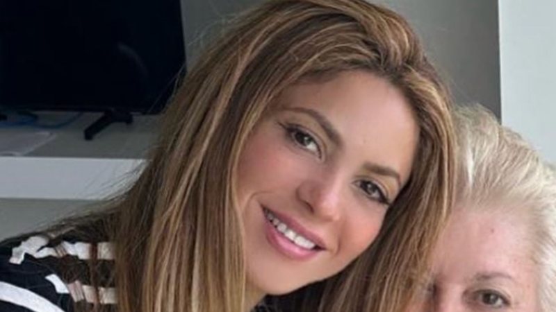 Shakira derrete seguidores ao surgir no colo da mãe - Foto: Reprodução/Instagram