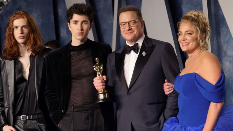 Na foto estão Holden Fraser, Leland Fraser, Brendan Fraser e a namorada Jeanne Moore - Foto: Getty Images