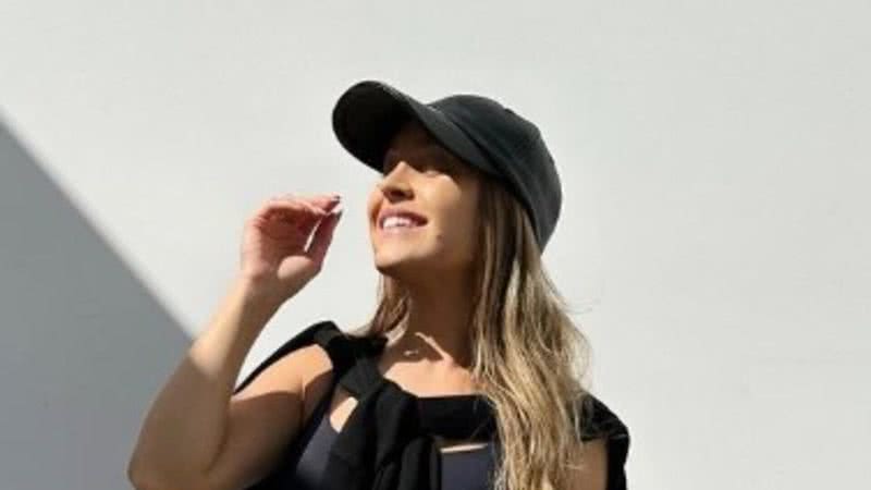 Carla Diaz recebeu diversos elogios ao posar com look atlético - Reprodução: Instagram