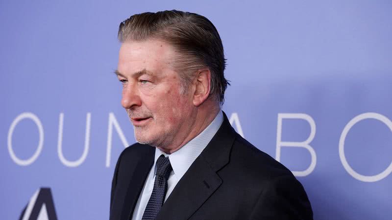 Alec Baldwin grita com garçonete - Foto: Getty Images