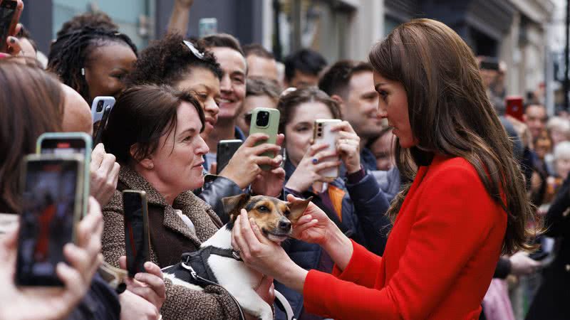 Kate Middleton conversou com uma admiradora e revelou que está ansiosa para a coroação que acontece neste sábado - Foto: Getty Images