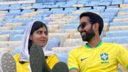 Visitando o Brasil, ativista Malala Yousafzai arrisca jogadas em passeio no estádio carioca - Foto: Reprodução / Instagram