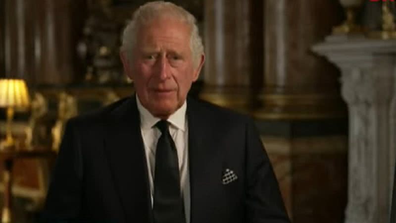 Charles III viveu vários romances antes de casamento com Diana - Reprodução/CNN