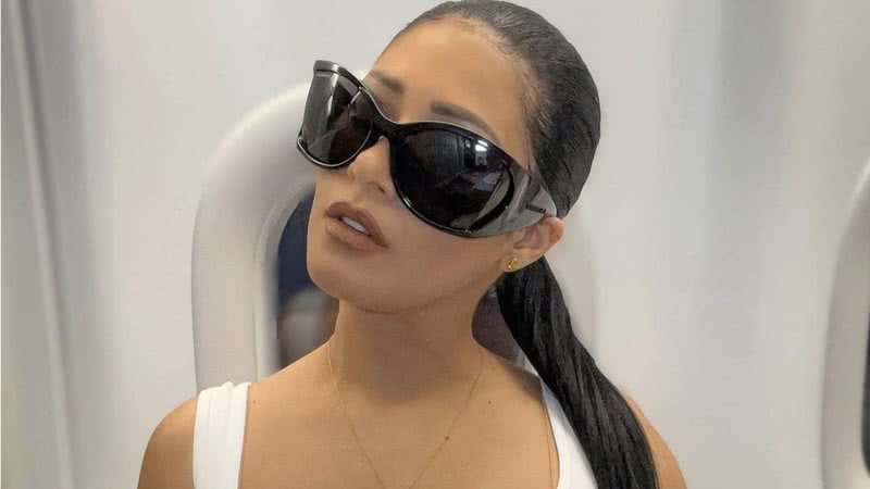 Simaria rouba a cena em avião com look ousado - Reprodução/Instagram