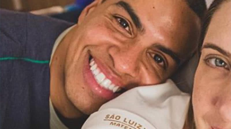 Thiago Oliveira mostra a primeira foto com a filha recém-nascida - Foto: Reprodução / Instagram; Hanna Rocha