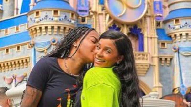 Brunna Gonçalves e Ludmilla posaram em clima de romance na Disney - Reprodução: Instagram