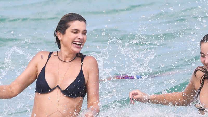 Flávia Alessandra curte dia na praia com a filha caçula, Olivia - Fotos: Dilson Silva e Fabricio Pioyani / AgNews