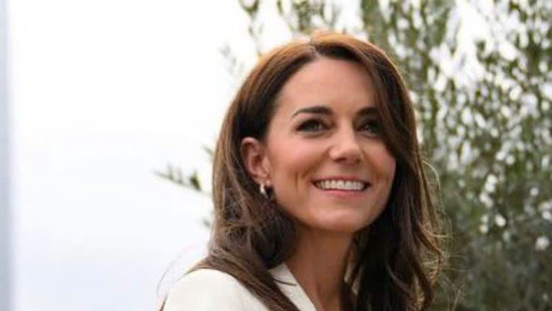 Kate Middleton compareceu a uma de suas visitas reais com look elegante - Reprodução: Instagram