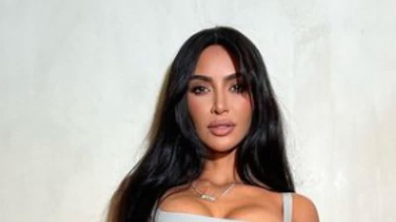 Empresária e socialite Kim Kardashian publica cliques sensuais nas redes sociais ostentando tanquinho absurdo - Foto: Reprodução / Instagram