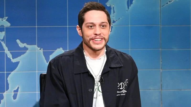 Comediante Pete Davidson conta em entrevista que até hoje sofre de estresse pós-traumático por perda do pai - Foto: Reprodução / Twitter