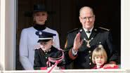 Princesa Charlene e Príncipe Albert com os filhos gêmeos - Foto: Getty Images