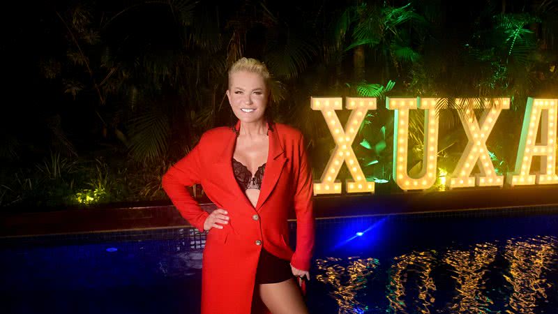 Xuxa Meneghel em ensaio para a edição comemorativa da Revista CARAS - FOTOS: BLAD MENEGHEL.