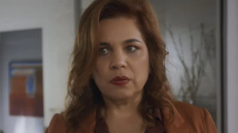 Helena (Isabel Teixeira) na novela Elas Por Elas - Foto: Reprodução / Globo