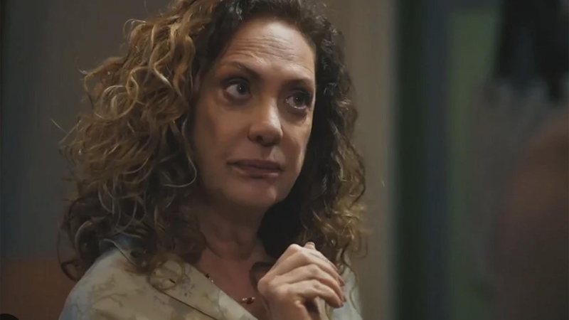 Agatha (Eliane Giardini) na novela Terra e Paixão - Foto: Reprodução / Globo