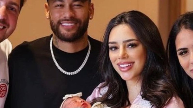 Neymar e Bruna Biancardi receberam padrinhos de Mavie - Reprodução/Instagram