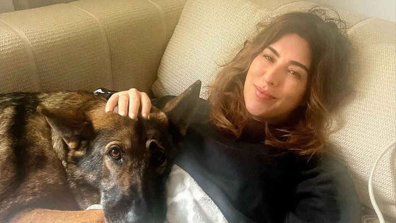 Grávida, Fernanda Paes Leme mostra momento fofoo com cachorro - Reprodução/Instagram