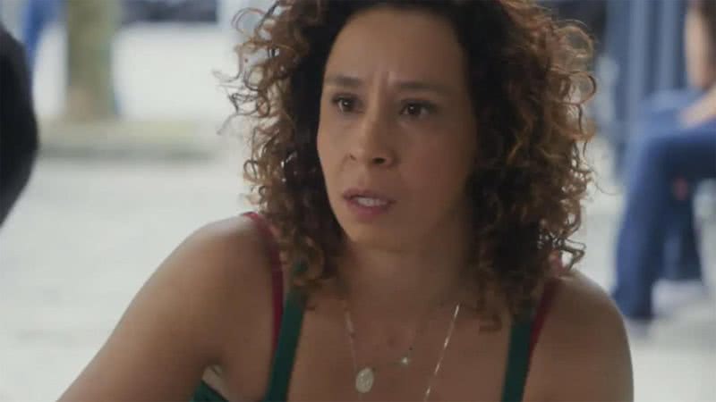 Adriana (Thalita Carauta) na novela Elas Por Elas - Foto: Reprodução / Globo