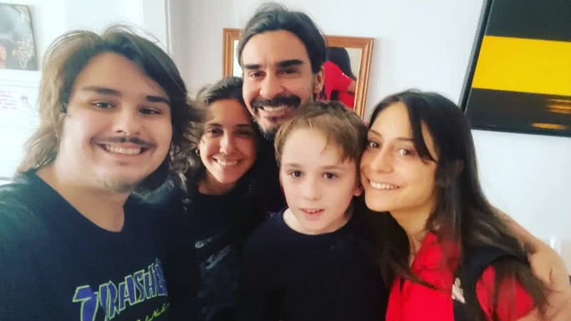 André Gonçalves postou foto com filhos e enteado na rede social - Reprodução Instagram