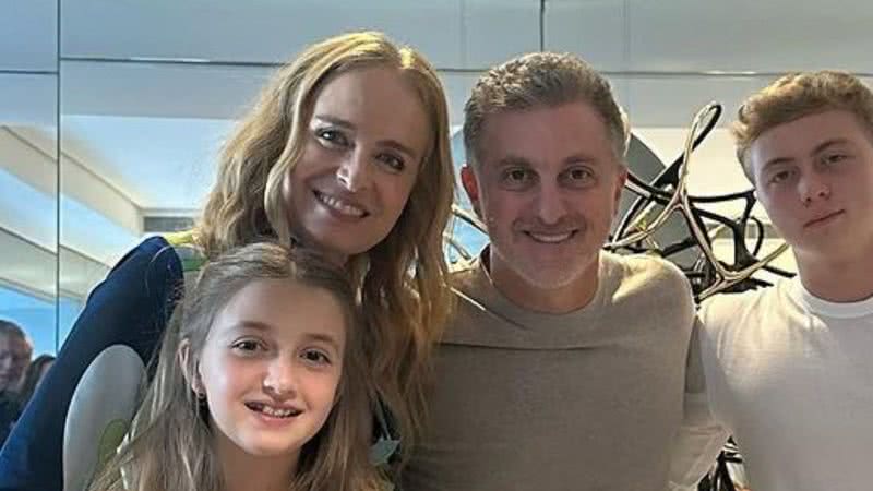 Angélica e filhos comemorando o aniversário de Luciano Huck - Foto: Reprodução / Instagram