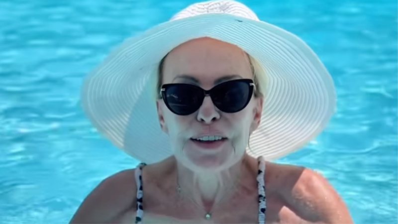 Ana Maria Braga exibe corpaço em vídeo raro de biquíni: "Renovar" - Reprodução/ Instagram