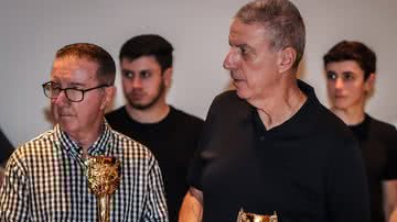 Paulo Zagallo e Mario César, filhos de Zagallo, durante o velório do pai - Fotos: Victor Chapetta e Rodrigo Adão / AgNews