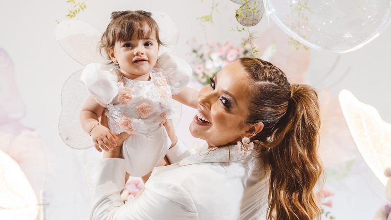 A atriz Renata Dominguez e sua filha caçula, Giulia - Foto: Mari Machado