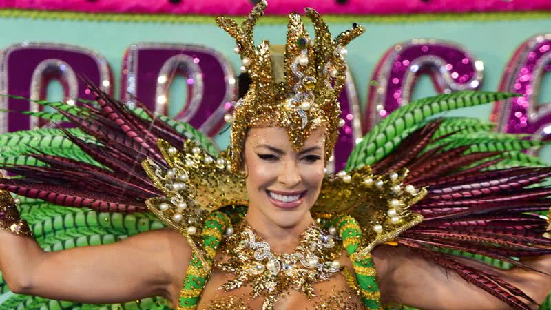 Jaquelline Grohalski quase mostra demais no Carnaval - Fotos: Leo Franco/ Agnews