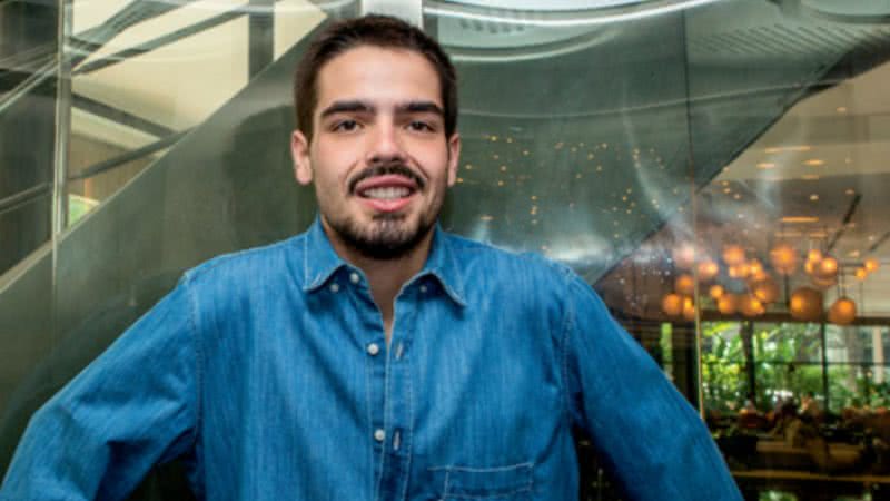 O apresentador João Silva, filho de Faustão, em entrevista à Revista CARAS - Foto: Reprodução/CARAS