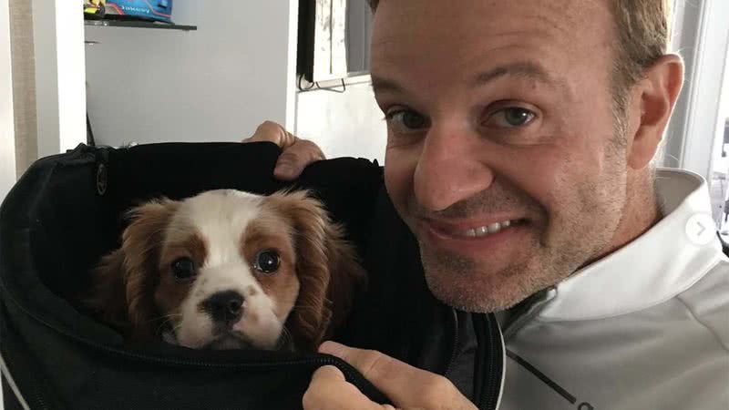 Rubinho Barrichello com o cachorro Speedy - Foto: Reprodução / Instagram