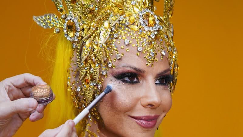 Viviane Araújo usou produto super barato para finalizar make para curtir Carnaval - Foto: Divulgação