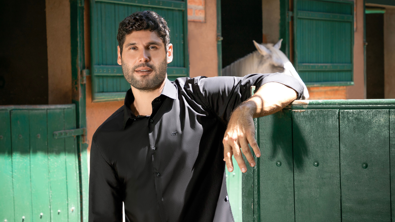 Em um haras de Cotia, em São Paulo, o artista reforça elo com animais - FOTOS: LEANDRO RAFAEL DA SILVA