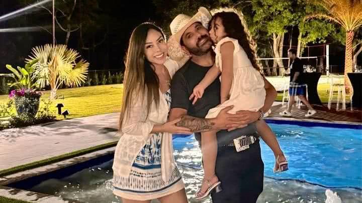 Deia Cypri, Edson e Bella - Reprodução/Instagram