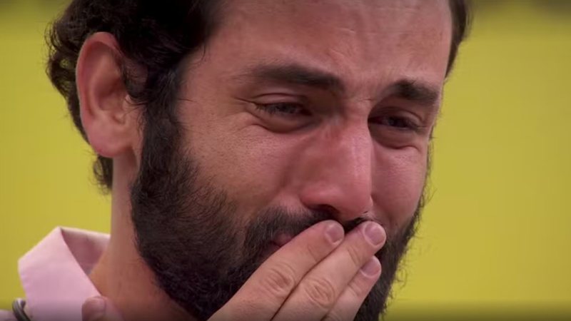 Matteus se emociona com recados - Reprodução/Globo