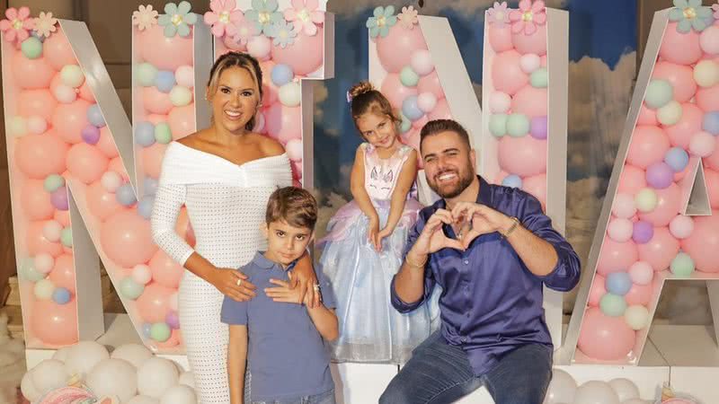 Natália Toscano e Zé Neto com os filhos, José e Angelina - Foto: Lívia Cardoso