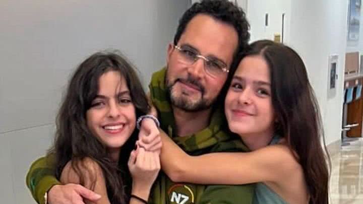 Luciano Camargo com as filhas gêmeas Isabella e Helena - Reprodução/Instagram