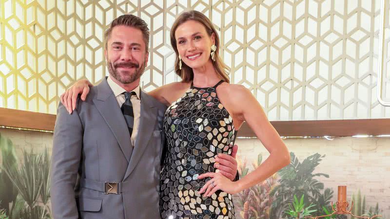 Lucas Anderi e Renata Kuerten apresentam o Esquadrão da Moda - Foto: Lourival Ribeiro/SBT