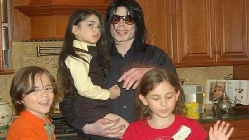 Michael Jackson e os filhos Paris, Prince e Bigi - Foto: Reprodução/Instagram Prince Jackson