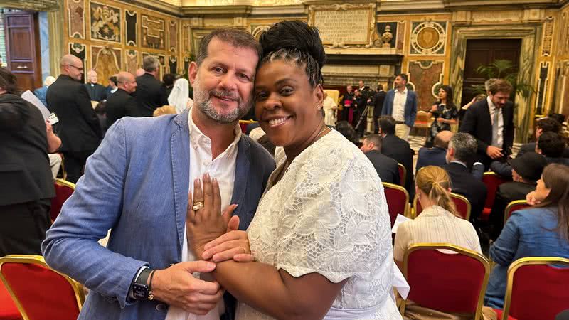 Cacau Protásio viajou ao Vaticano acompanhada do marido, o fotógrafo Janderson Pires (Foto: Arquivo Pessoal) - Foto: Arquivo Pessoal