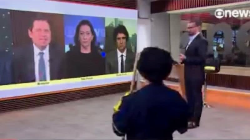 Faxineira entrou no estúdio do telejornal Em Pauta, da GloboNews - Foto: Reprodução / GloboNews