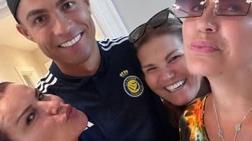 Cristiano Ronaldo com a família - Foto: Reprodução/Instagram