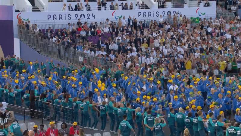 Desfile do Brasil nas Paraolimpíadas pela avenida Champs-Élysées - Reprodução/X