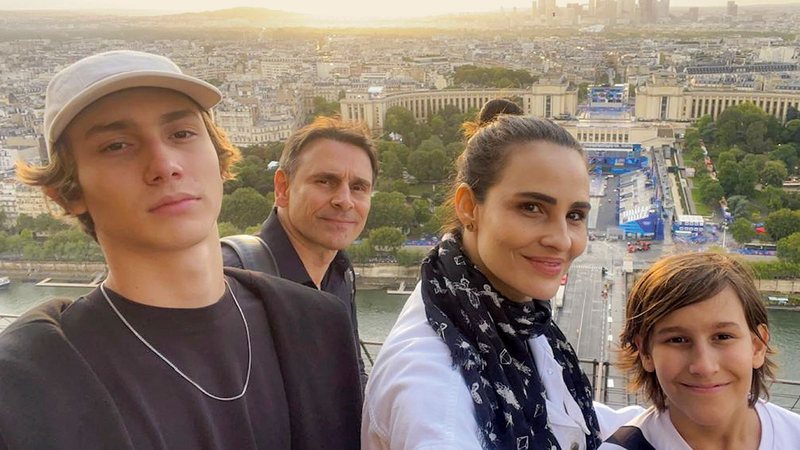 Murilo Rosa e Fernanda Tavares celebram o amor em Paris ao lado dos filhos - DANIELLE SAMPAULO E ROBSON MI