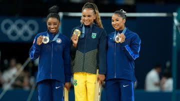 Simone Biles, Rebeca Andrade e Jordan Chiles - Foto: Getty Images