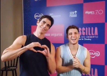 Reynaldo Gianecchini e Diego Martins nos bastidores de 'Priscilla' - Reprodução/TikTok/Teatro Bradesco