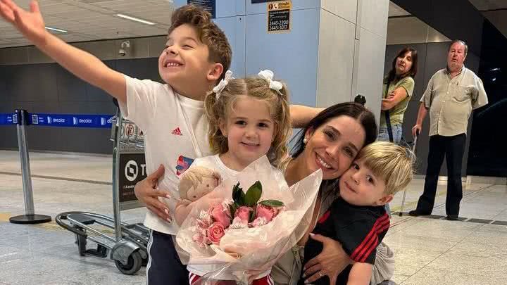 Sabrina Petraglia e os filhos Gael, Maya e Léo - Reprodução/Instagram