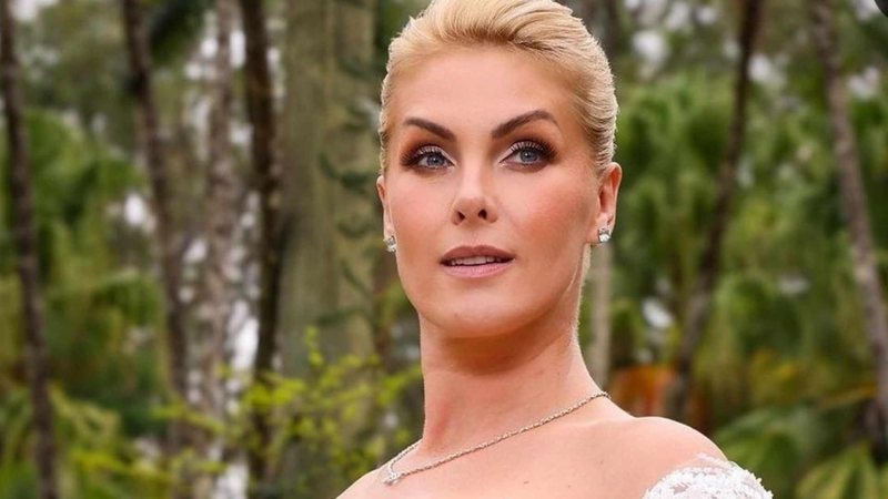 Ana Hickmann choca com vestido para oficializar noivado com Edu Guedes - Fotos: Brazil News/ Beleza: Marcelo Gomes / Reprodução Instagram Ana Hickmann